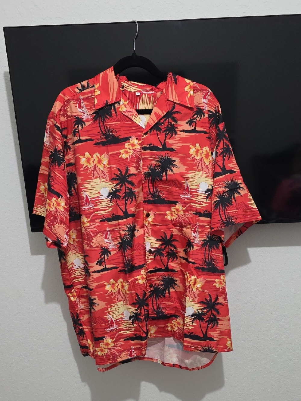 Men's Red Tropical Print Short-Sleeve Button-Down Shirt